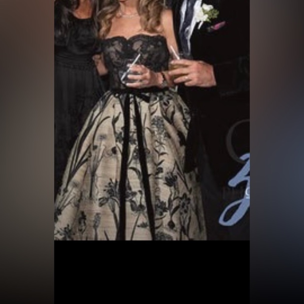 Oscar de le renta gown
